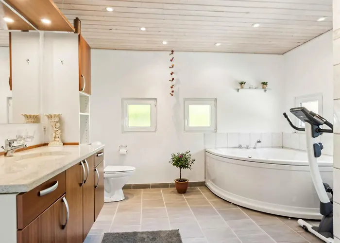 Charming Near Kattegat And Nature Ferienhaus